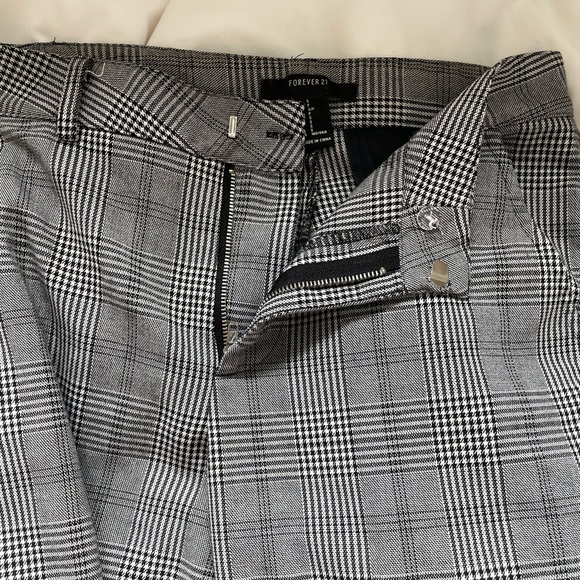 Grey pleated trousers/pant perfect for corporate outfits - Picture 3 of 3